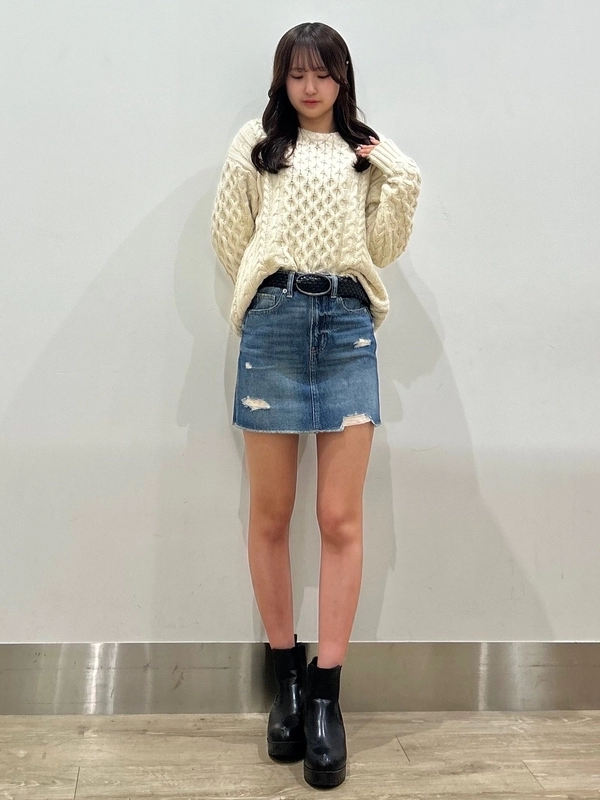 コーデセット　デニムスカート　ゆるケーブルニット ケーブルニットセーターコーデのスタイリング | Gap公式オンラインストア