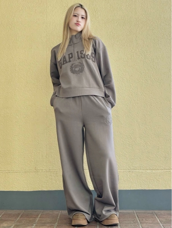 新作☆ギャップロゴスウェットセットアップ】のスタイリング | Gap公式