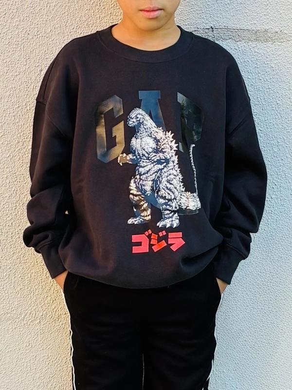 キッズ【GODZILLAコラボトレーナー】ブラックのスタイリング | Gap公式