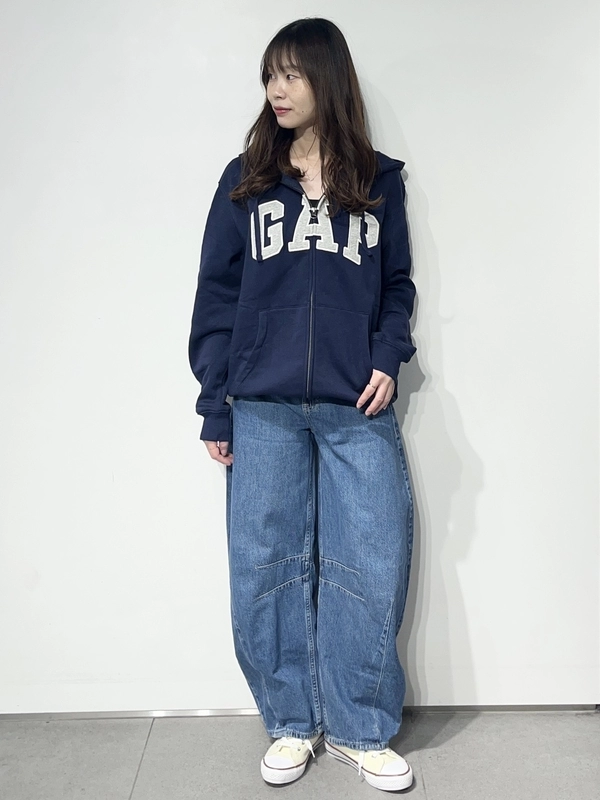 待望の再入荷！】GAPロゴジップパーカーのスタイリング | Gap公式