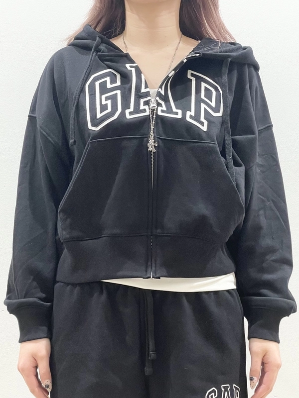 クロップドジップパーカー×ロゴショートパンツ | Gap公式オンラインストア