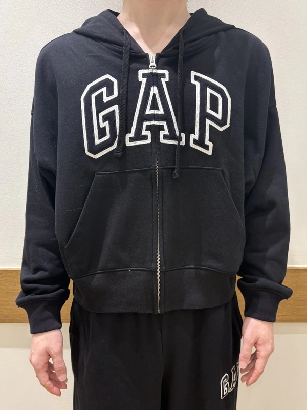 GAP ロゴ セットアップブラック新品未使用 大注目】新作GAPロゴセットアップ | Gap公式オンラインストア