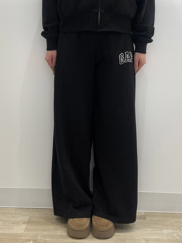 ロゴセットアップのスタイリング | Gap公式オンラインストア