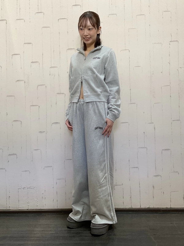 トラックジャケットセットアップ】のスタイリング | Gap公式オンライン