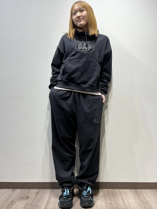 新品タグ付き‼️GAPロゴセットアップ‼️ 新作ロゴセットアップのスタイリング | Gap公式オンラインストア