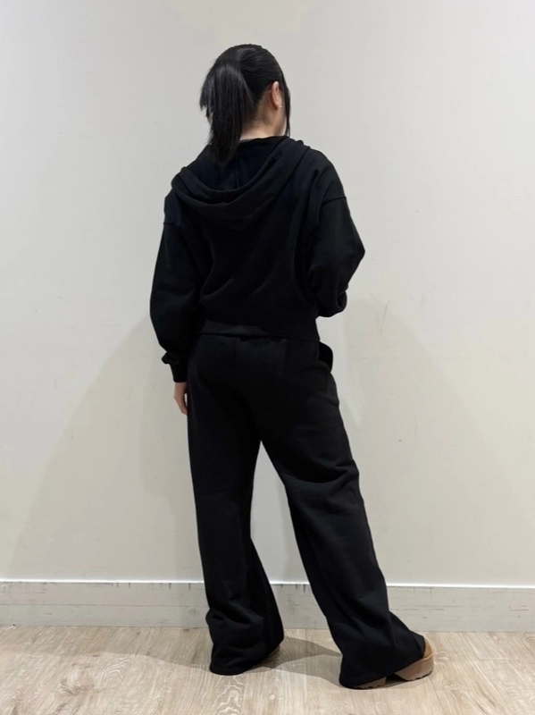 ジップアップ　セットアップ黒 大人気セットアップ！！のスタイリング | Gap公式オンラインストア