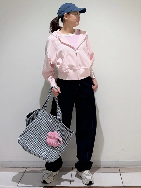 限定】桜パーカーで楽しむ親子&カップルリンクコーデ | Gap公式