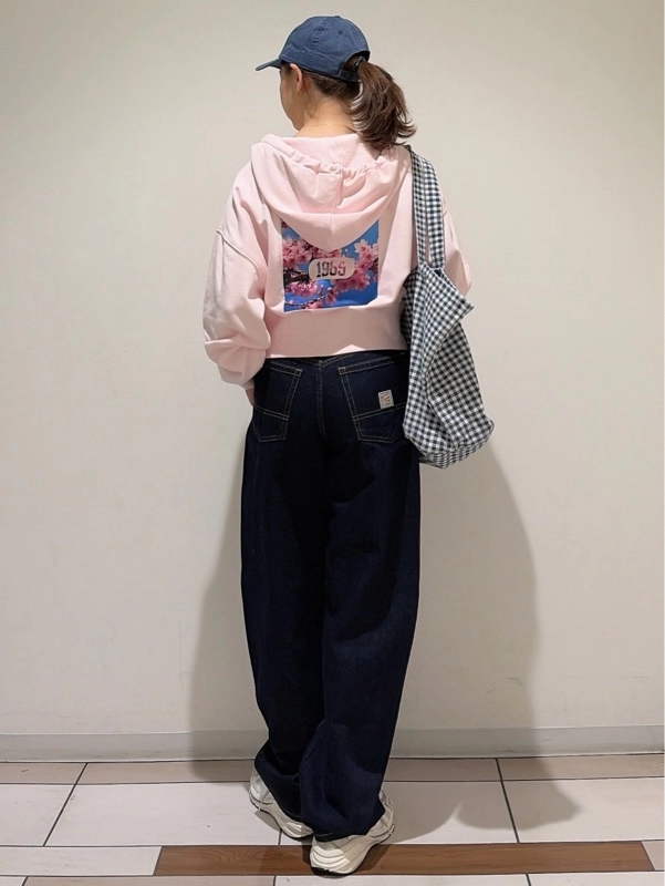 限定】桜パーカーで楽しむ親子&カップルリンクコーデ | Gap公式