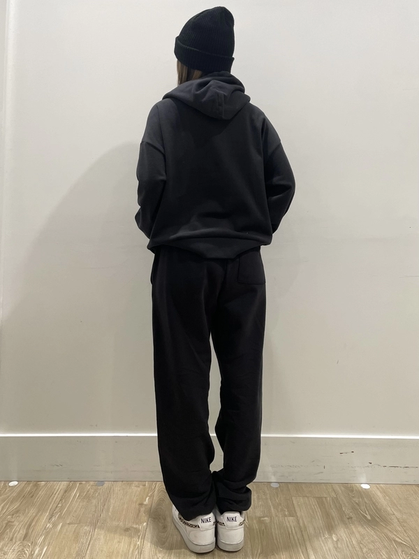 GAP ブラック パーカーとパンツセット 新作]gap定番ロゴパーカーのセットアップ！ | Gap公式オンラインストア