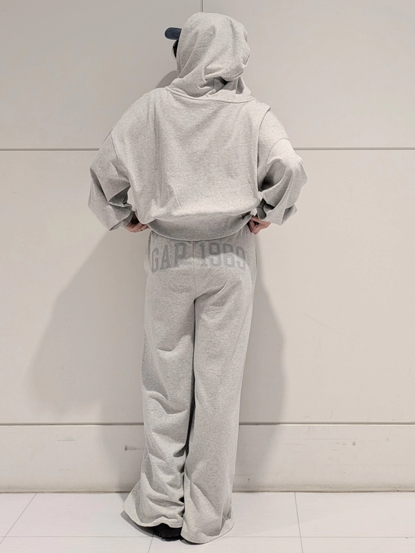 【大人気【即完売【廃盤】GAP 光る セットアップ パーカー L パンツM GAP（ギャップ） パーカー リラックス GAPロゴ ジップアップパーカー