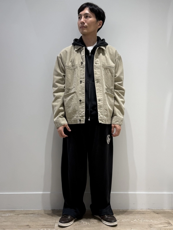 GAP XL ベージュ ジャケット ブラックセットアップ＋ベージュジャケットコーデ | Gap公式オンライン