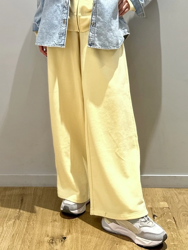 イエローセットアップで魅せる、春のストリートスタイル】 | Gap公式