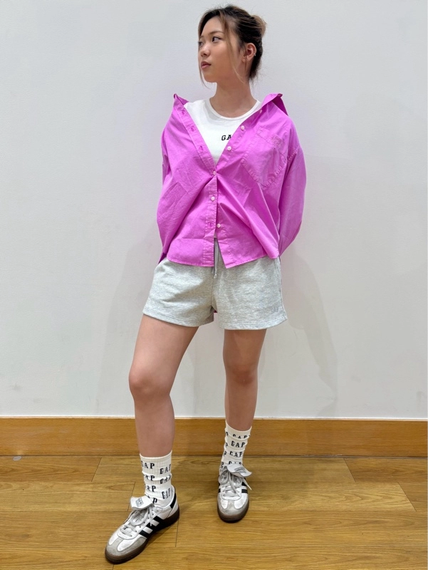 夏に大活躍のモダンタンクトップ×ストライプデニム | Gap公式