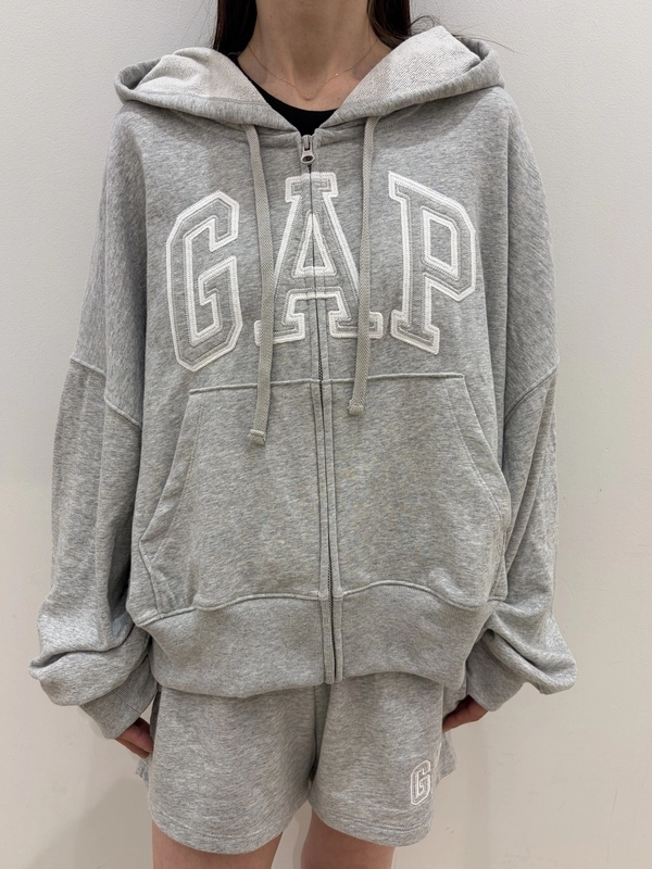 gap ロゴ フルジップパーカー グレー XS Gap公式オンラインストア | GAPロゴ フルジップパーカー