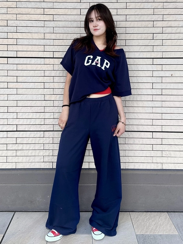 新作】GapロゴVネックスウェット×バギースウェットパンツ | Gap公式 