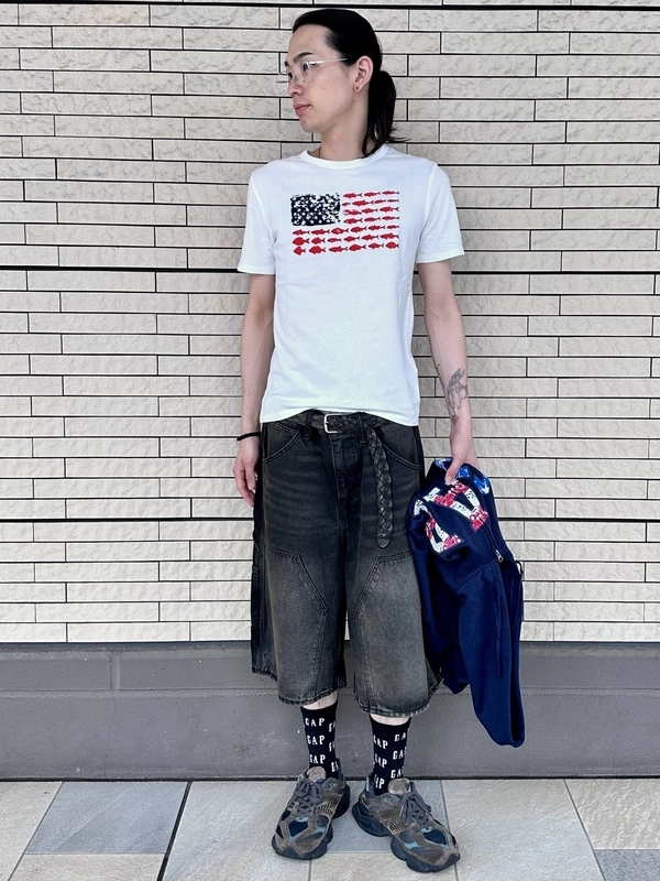 新作】グラフィックTシャツ×デニムショートパンツ | Gap公式オンライン