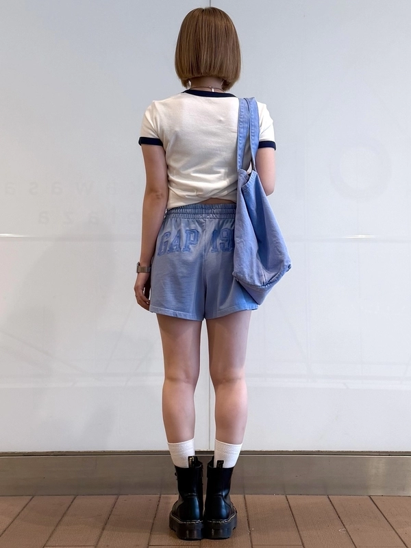 再入荷！】人気のトートバッグ×ブルーコーデ | Gap公式オンラインストア