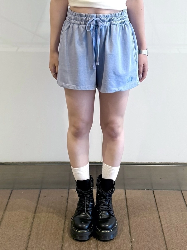 再入荷！】人気のトートバッグ×ブルーコーデ | Gap公式オンラインストア