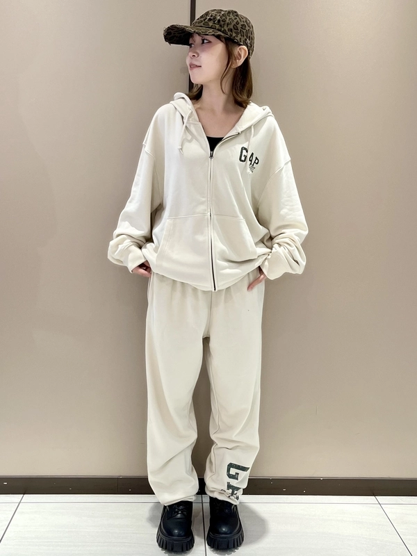 GAP セットアップ　パーカー パンツ gapビックロゴ　今だけ！最終価格 新作】ロゴセットアップ | Gap公式オンラインストア