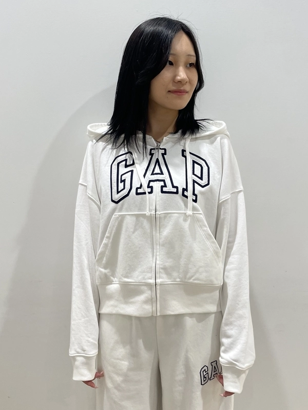 GAP セットアップ　パーカー パンツ gapビックロゴ　今だけ！最終価格 ロゴパーカーのセットアップ☆ | Gap公式オンラインストア
