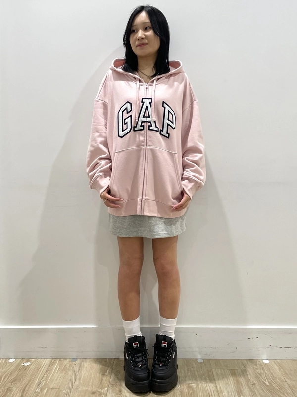 クロップドジップパーカー×ロゴショートパンツ | Gap公式オンラインストア