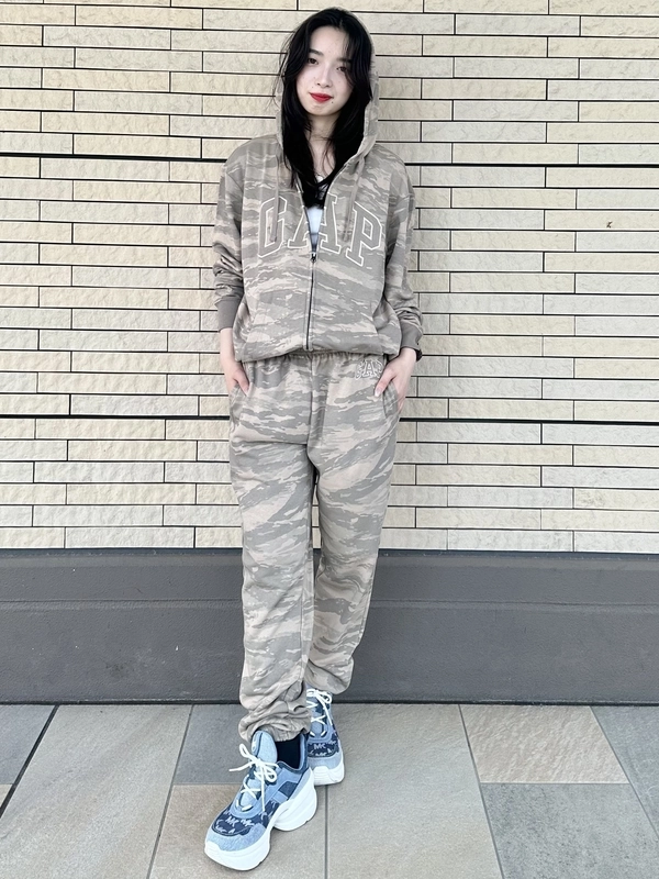 GAP 迷彩柄 スウェット・パンツセット GAP 迷彩柄 スウェット・パンツセット 大人気】迷彩柄スウェット