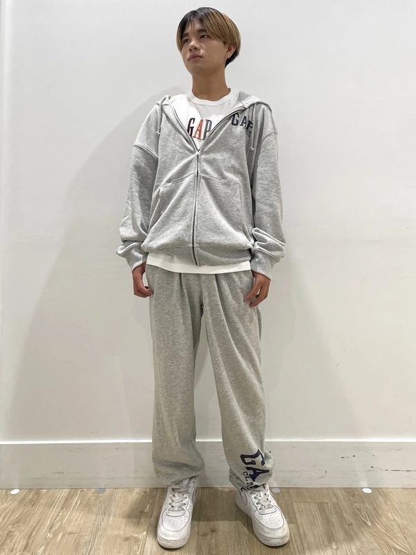 ロゴスウェットのセットアップ♪ | Gap公式オンラインストア
