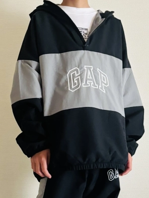 【GAP】ナイロンセットアップ GAPロゴ】アクティブなナイロンセットアップ | Gap公式オンラインストア