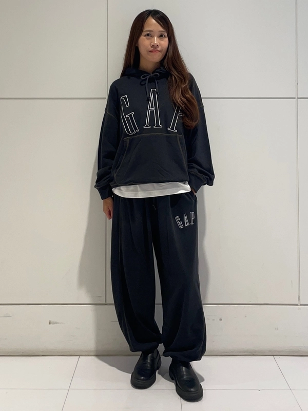 GAP セットアップ　パーカー パンツ gapビックロゴ　今だけ！最終価格 新作】GAPロゴセットアップ | Gap公式オンラインストア