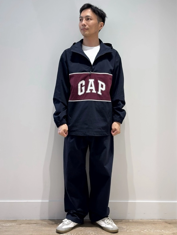 トラックセットアップでストリート風コーデ | Gap公式オンラインストア