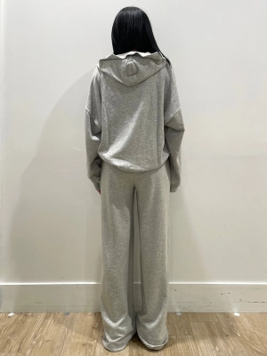 ロゴパーカーとスウェットパンツのセットアップ♪ | Gap公式オンライン