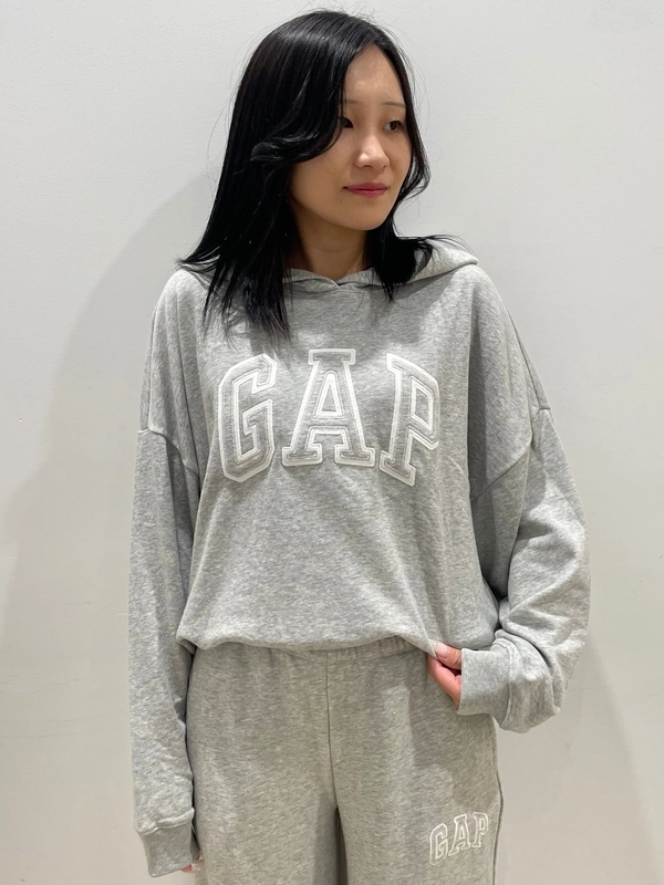 ロゴパーカーとスウェットパンツのセットアップ♪ | Gap公式オンライン