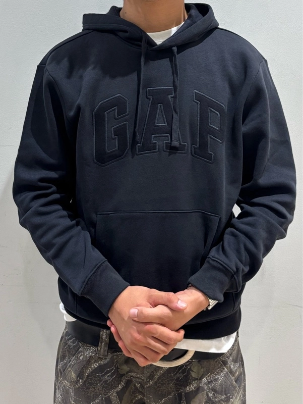 定番GAPロゴパーカー&迷彩カーゴパンツ | Gap公式オンラインストア